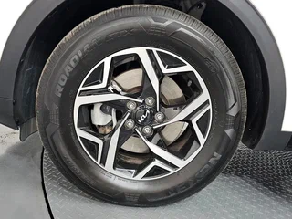 2023 Kia Sportage V, белый, 2900000 рублей, вид 5