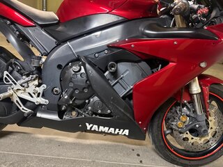 2005 Yamaha YZF-R1, красный, 600000 рублей, вид 4