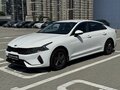 2021 Kia K5 III, белый - вид 2