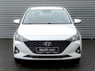 2022 Hyundai Solaris II Рестайлинг, белый, 1535000 рублей, вид 2
