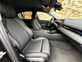 2024 BMW 5 серии 520i VIII (G60/G61/G68), чёрный, 6404543 рублей, вид 5