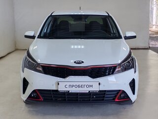 2020 Kia Rio IV Рестайлинг, белый, 1520000 рублей, вид 2