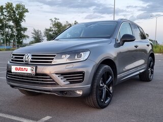 2017 Volkswagen Touareg II Рестайлинг, серебристый, 4400000 рублей, вид 1