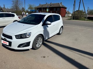 2015 Chevrolet Aveo II, белый, 850000 рублей, вид 1