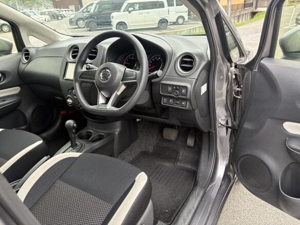 2020 Nissan Note II Рестайлинг, серый, 760000 рублей - вид 10