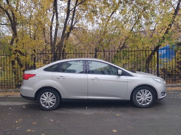 2016 Ford Focus III Рестайлинг, серебристый, 1200000 рублей - вид 6