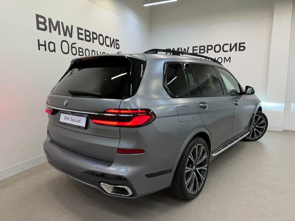 2022 BMW X7 40d I (G07) Рестайлинг, серый, 11900000 рублей - вид 1