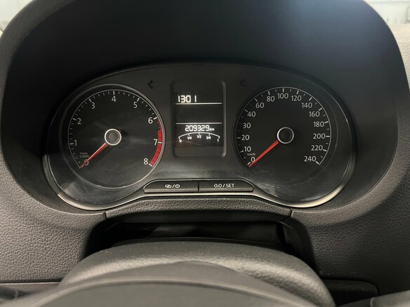 2017 Volkswagen Polo V Рестайлинг, чёрный, 858000 рублей - вид 13