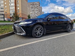 2021 Toyota Camry VIII (XV70) Рестайлинг, чёрный, 3800000 рублей, вид 3