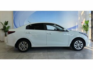 2020 Kia Rio IV Рестайлинг, белый, 1799000 рублей, вид 4