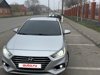 2018 Hyundai Solaris II, серебристый, 1400000 рублей, вид 2
