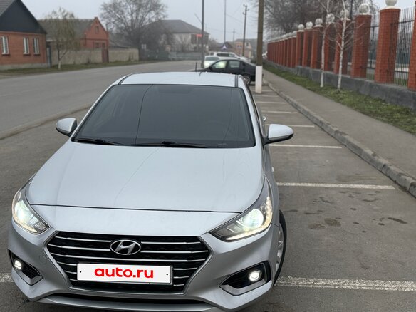 2018 Hyundai Solaris II, серебристый, 1400000 рублей - вид 1
