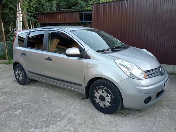 2008 Nissan Note I Рестайлинг, серебристый, 530000 рублей - вид 1
