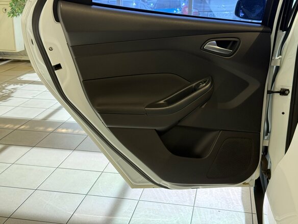 2014 Ford Focus III, белый, 1050000 рублей - вид 14