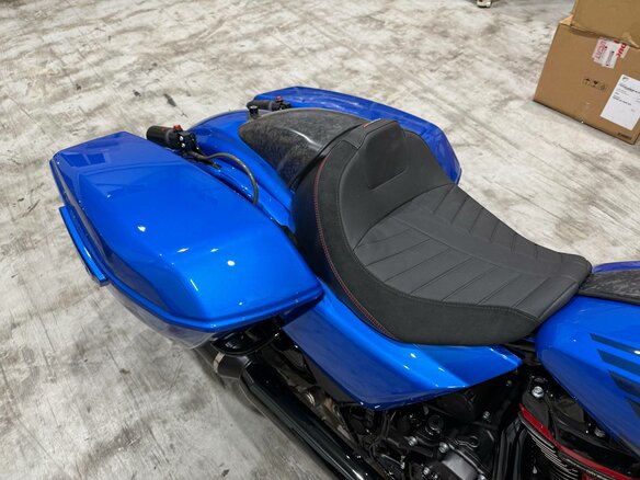 2026 Harley-Davidson CVO Road Glide, синий - вид 21