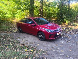 2019 Kia Rio IV, пурпурный, 1200000 рублей, вид 3