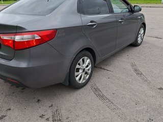 2014 Kia Rio 6-speed III, серый, 845000 рублей, вид 4