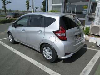 2020 Nissan Note II Рестайлинг, серебристый, 790000 рублей, вид 4