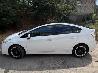 2010 Toyota Prius III (XW30), белый, 1380000 рублей, вид 4