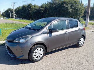 2014 Toyota Vitz III (XP130) Рестайлинг, серый, 735000 рублей, вид 2