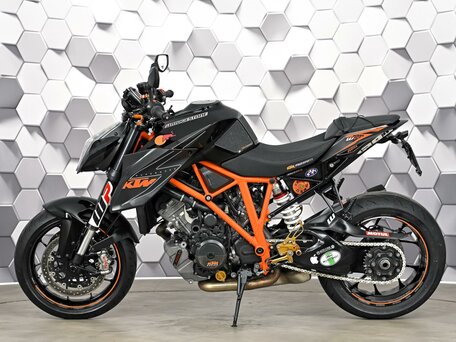 2016 KTM 1290 Super Duke R, чёрный, 927000 рублей, вид 4