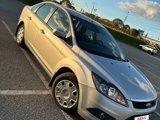 2010 Ford Focus II Рестайлинг, серебристый, 1000000 рублей, вид 1