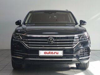 2021 Volkswagen Touareg III, чёрный, 5975000 рублей, вид 2