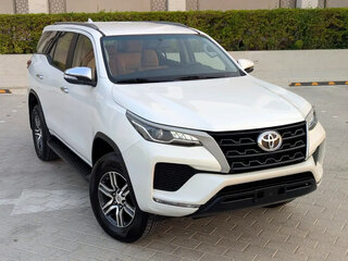 2023 Toyota Fortuner II Рестайлинг, белый, 4400000 рублей, вид 3