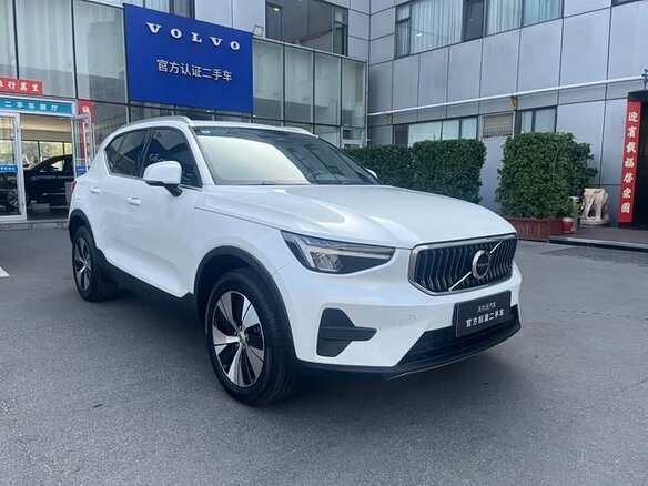 2024 Volvo XC40 I Рестайлинг, белый, 2985547 рублей - вид 4
