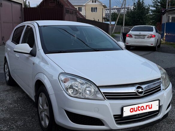 2011 Opel Astra H Рестайлинг, белый, 450000 рублей - вид 3