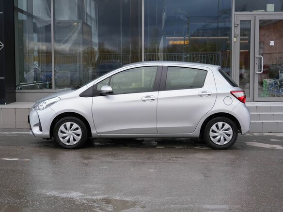 2019 Toyota Vitz III (XP130) Рестайлинг 2, серый, 1050000 рублей - вид 7