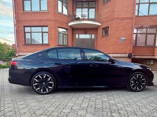 2024 BMW i5 Long eDrive35L, чёрный, 8300000 рублей, вид 4
