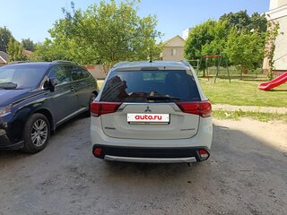2016 Mitsubishi Outlander III Рестайлинг 2, белый, 1600000 рублей, вид 4