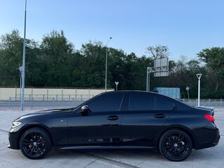 2019 BMW 3 серии 320i VII (G2x), чёрный, 3370000 рублей, вид 4