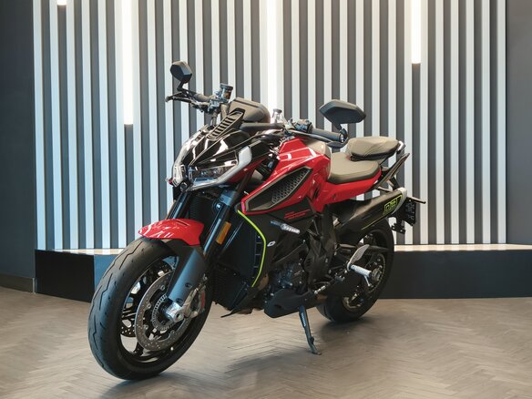 2026 QJMotor SRK 921, красный, 1090000 рублей