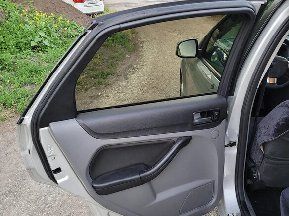 2011 Ford Focus II Рестайлинг, серебристый, 580000 рублей - вид 13