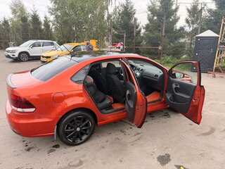 2018 Volkswagen Polo V Рестайлинг, красный, 1550000 рублей, вид 2