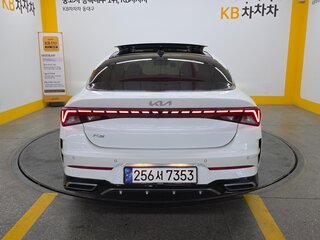 2022 Kia K5 III, белый, 2460000 рублей, вид 5