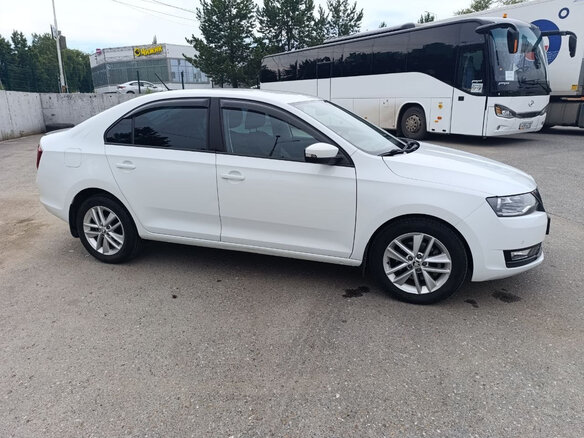 2019 Skoda Rapid I Рестайлинг, белый, 1300000 рублей - вид 3