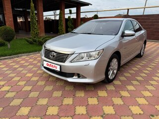 2013 Toyota Camry VII (XV50), серебристый, 1650000 рублей, вид 1