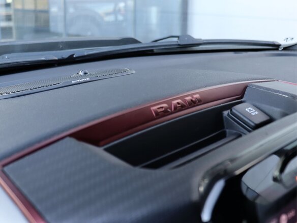 2026 Ram 1500 Crew Cab V Рестайлинг, зелёный - вид 26