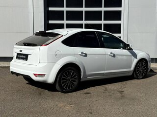 2010 Ford Focus II Рестайлинг, белый, 426000 рублей, вид 5