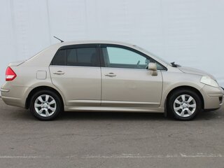 2010 Nissan Tiida I Рестайлинг, бежевый, 760000 рублей, вид 4