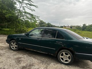 1998 Mercedes-Benz E-Класс 200 II (W210, S210), зелёный, 170000 рублей, вид 4