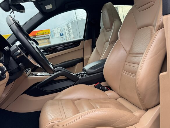 2020 Porsche Cayenne Coupé III, чёрный, 7850000 рублей - вид 10
