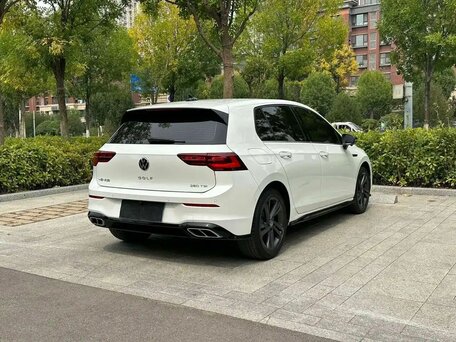 2023 Volkswagen Golf VIII, белый, 2150000 рублей, вид 4
