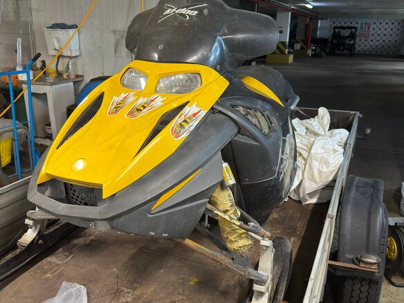 2005 BRP Ski-Doo Mach Z, жёлтый, 550000 рублей - вид 18