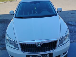 2011 Skoda Octavia II (A5) Рестайлинг, белый, 850000 рублей, вид 2