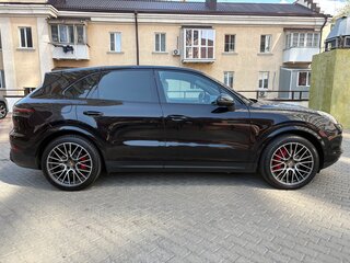 2018 Porsche Cayenne III, чёрный, 4200000 рублей, вид 2