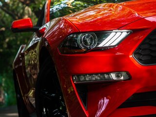 2019 Ford Mustang VI Рестайлинг, красный, 3500000 рублей, вид 3